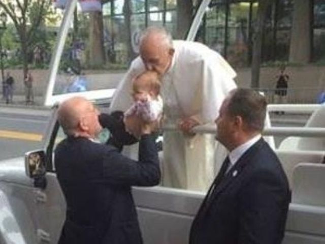 Pope Francis kisses Masciantonio during his visit to Philadelphia in September. (Photo taken from Google)