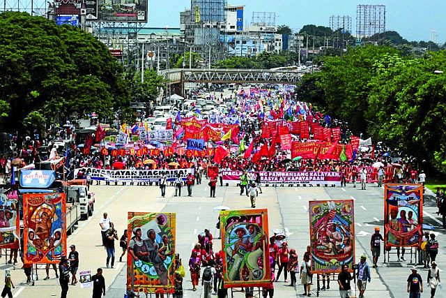 Rallyists march with their murals instead of burning effigies to show their support for Pres. Rodrigo Duterte during his first State of the Nation Address. 