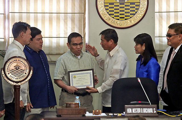 Five days later in that same year, Ocol receives a certificate of commendation from the Cebu City Council. (CDN PHOTO/JUNJIE MENDOZA)