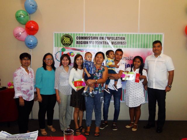 Babies Kyle Olendang of Pinamungajan town, southern Cebu and Paul Jane Gregory Entis of Sogod town, northern Cebu received gifts from Commission on Population (Popcom) in celebration of their second birthday. Aside from a birthday cake, the two babies together with their parents received P3,000 worth of gift certificates which they could use to buy baby clothes, baby things or milk. (PHOTO FROM POPULATION COMMISSION)