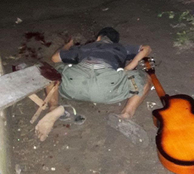 Rogil Nudalo falls to the ground with his guitar after he was shot by an unknown assailant in Barangay Talamban, Cebu City Saturday dawn. (CONTRIBUTED PHOTO/P03 EDARIO MANATAD)