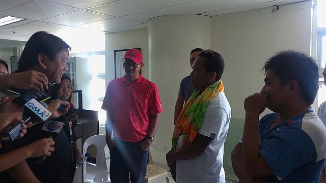Five self-confessed drug personalities from Barangays Labangon and Basak  surrender to Cebu City Mayor Tomas Osmeña at his office at City Hall. (CDN PHOTO/NESLTE L. SEMILLA)
