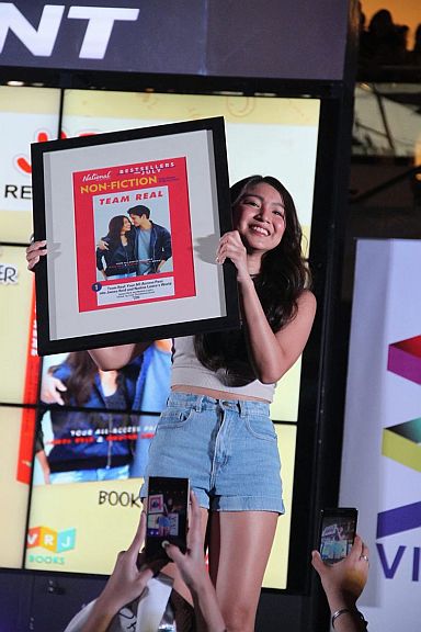Nadine Lustre, one-half of the popular love team JaDine (with James Reid), receives National Book Store’s plaque for Bestselling Non-Fiction for their book “Team Real.”