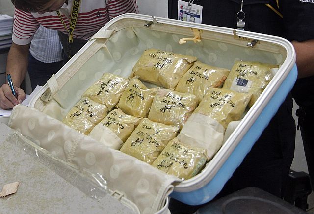 The 4 kilos of suspected shabu from a Chinese woman Liming Zhou onboard a Cathy Pacific flight from Hong Kong at the Mactan Airport. (CDN PHOTO/FERDINAND EDRALIN)