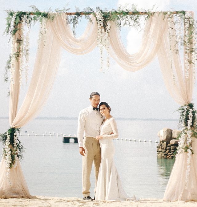 THE RESORT WEDDING. Alexander is wearing a Protacio white shirt with bow tie available at The Bridal Room at Ayala Center Cebu and Philip Rodriguez linen trousers at Filippo; Leslie Jean is wearing a Marichu Tan lace and  neoprene serpentine dress. Set décor is designed by Pinky Chang of Pink Flora.
