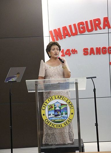 Mayor Radaza delivers a speech after her oath-taking. CDN PHOTO/NORMAN MENDOZA