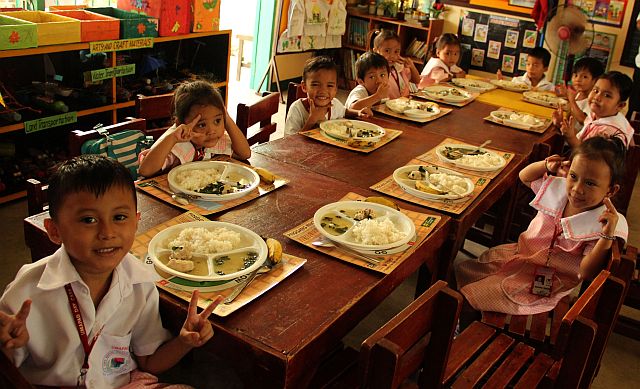  Students of Umapad Day-care Center in Mandaue City enjoy their meal provided by the supplementary feeding program of the DSWD. (CONTRIBUTED)