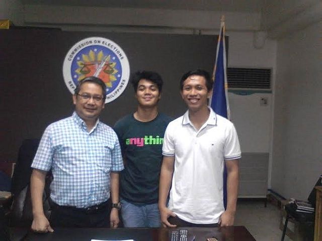 Comelec Regional Director Rafael Olano (left) meets with Akbayan Youth organizer Chatch Calderon (right) and his companion in his office. (CONTRIBUTED) 