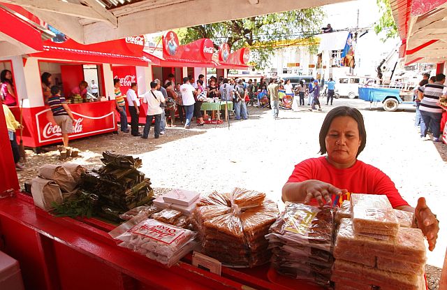 Food vendors including those who sell Mandaue delicacies will soon use paper bags when the city government implements the plastic ban. (CDN FILE PHOTO)