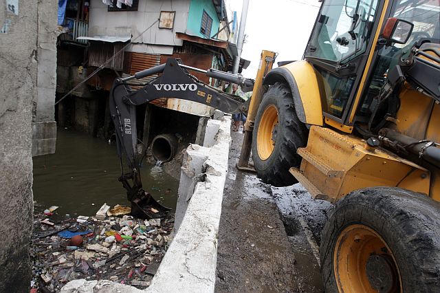 ABOUT two truckloads’ worth of garbage was removed by Mandaue City Hall personnel that clogged up the city’s canals during last Friday’s rain. (CDN PHOTO/TONEE DESPOJO)