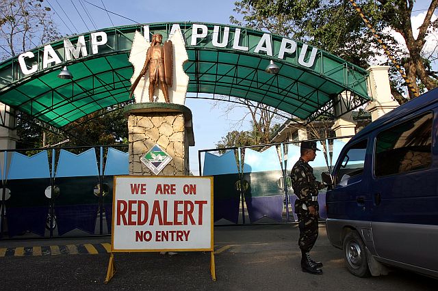 Mayor Tomas Osmeña says allowing public access through Camp Lapu-Lapu will help decongest traffic at the Banilad-Talamban area.  (CDN File Photo)