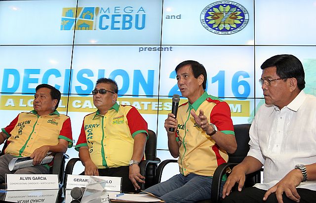 Cebu City Vice Mayor Edgardo Labella (right) with former mayor Michael Rama (second from right) attending a Mega Cebu forum on this year’s elections together with congressional candidates Alvin Garcia (left) and Geraldo Carillo. (CDN File Photo)