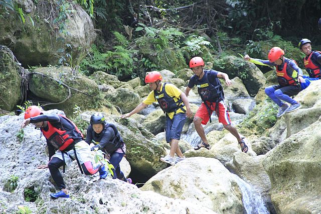 Alegria tour guides and municipal employees undergo training on proper water rescue operations to better assist tourists. (CDN FILE PHOTO)