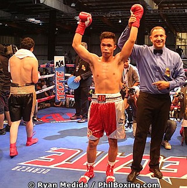 Jason Pagara scores a third-round knockout win over Mexican Abraham Alvarez. RYAN MEDIDA/PHILBOXING.COM