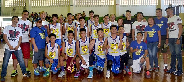 The Sacred Heart School-Ateneo de Cebu 12-and-under division players and team officials pose with tournament organizers of the recent DH25 Pocket Tournament-Ormoc Leg. (CONTRIBUTED PHOTO)