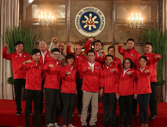 SEND OFF. President Rodrigo Roa Duterte and members of the Philippine Team that will be competing in the Rio Olympics this August gather during a send-off ceremony inside the Malacañan Palace. (INQUIRER)