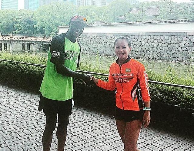 Tabal (right) meets with Erick Wainaina, a Kenyan Marathon runner, who won an Olympic bronze medal in 1996 and a silver medal in 2000, during her training in Japan. (Mary Joy Tabal’s Facebook Page)