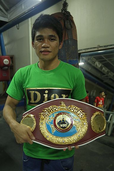 HIS DREAM IN HIS GRASP. New WBO bantamweight world champion Marlon “Maranding Nightmare” Tapales holds the WBO belt he snatched from legendary Thai fighter Pongluang Sor Singyu last Wednesday via 11th round knockout (CDN PHOTO/LITO TECSON)