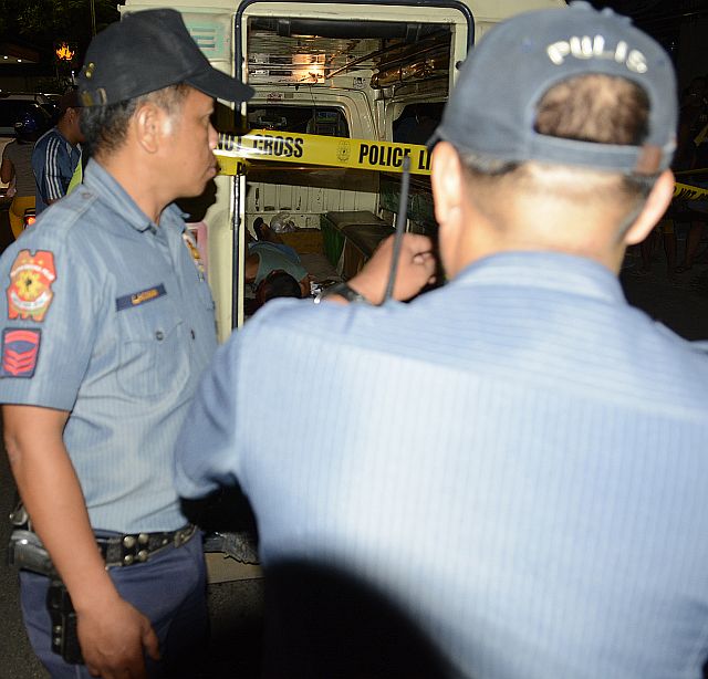 A still unidentified man killed inside a jeepney plying the SM-Lahug-Ayala route. The incident happened near the corner of  S. Cabahug street and Pope John Paul II Avenue in Barangay Mabolo, Cebu City. (CDN PHOTO/CHRISTIAN MANINGO)