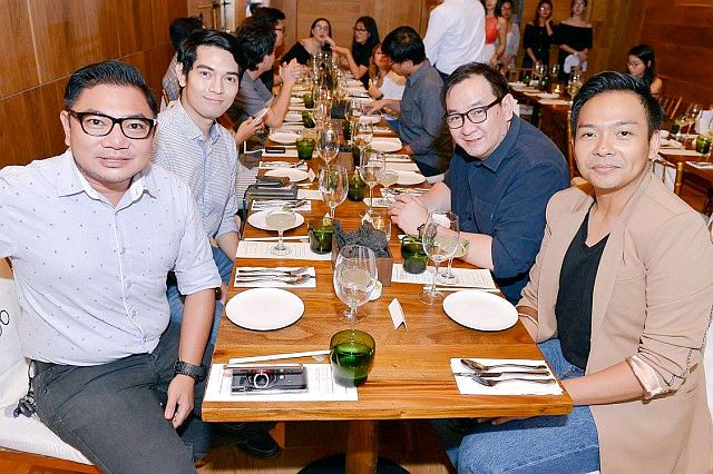 Dr. Adam Sia, corporate optometrist of Sunnies Specs  (2nd from right) with the writer (right), Xave Solis (left) and Doyzkie Buenaviaje  at the Sunnies Specs  Cebu launch. 