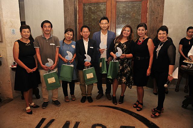 Marita Alvarez-Arambulo, with the Top Producer awardees:  Kentaro Kurita, General Manager of H.I.S. (Phils.) Travel Corp.;  Seung Yeon Son,  General Manager of Hi-S Tour;  Yoshinori Yamanishi, General manager of PTF,  In-Cheol Seo, General manager of Hana Tour;  Arlene Petilla, Account Manager of Booking.com; with  Mariles Alvarez-Nable and  Marilou  Gica,  Sales and Marketing Manager  of Costabella