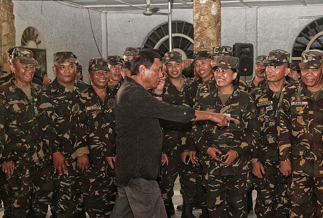 HAPPY SOLDIERS. President Rodrigo R. Duterte has good news for the soldiers with the announcement of a salary hike during his visit to Camp Lapu-Lapu, the headquarters of the Armed Forces of the Philippines Central Command on Friday night.  (CDN PHOTO/TONEE DESPOJO)