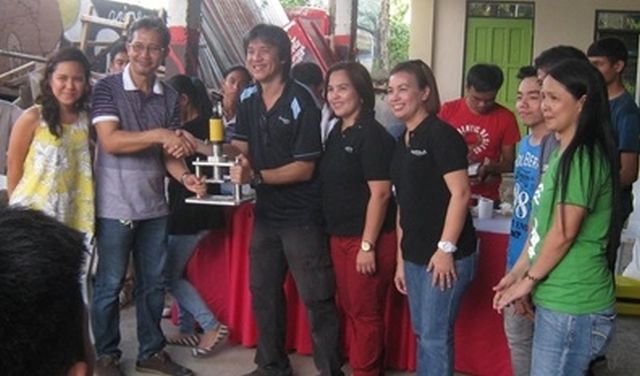 Stefan Phang of Sealed Air (3rd from left) turns over the soap recycling machine to the First School of the Hearing Impaired principal Jose Oliva.