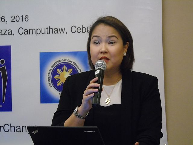 Lawyer Cynthia Alabanza speaks to city and municipal information officers in Cebu during a communications enhancement workshop. (Photo courtesy of Philippine Information Agency Cebu)
