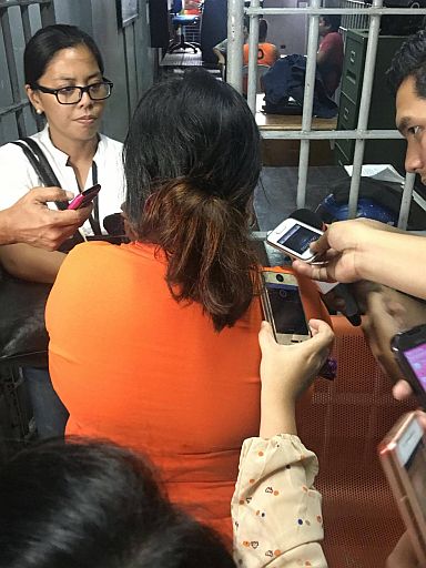 Cebu’s “Queen of Cyberpornography,”  Eileen Ontong, face reporters following a raid on her cell and that of German national Thomas Michael Ruhland over suspicions that their individual cybercrime businesses continue even while at the  Cebu Provincial Detention and Rehabilation Center (CPDRC).  