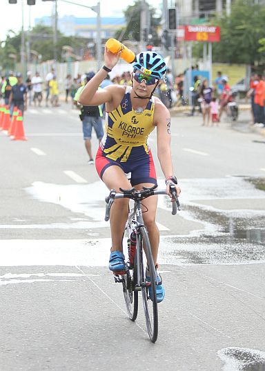 KIM Kilgroe of the Philippines cools herself with water during the bike leg. She is the lone Filipina in the Pro Elite division.