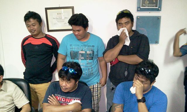 Seated are (from left) Rasul Pabilla and Brix Daligdig, two of the top 10 suspected drug pushers in the Lapu-Lapu City police’s drug watch list along with their men. (CDN Photo/Norman V. Mendoza)