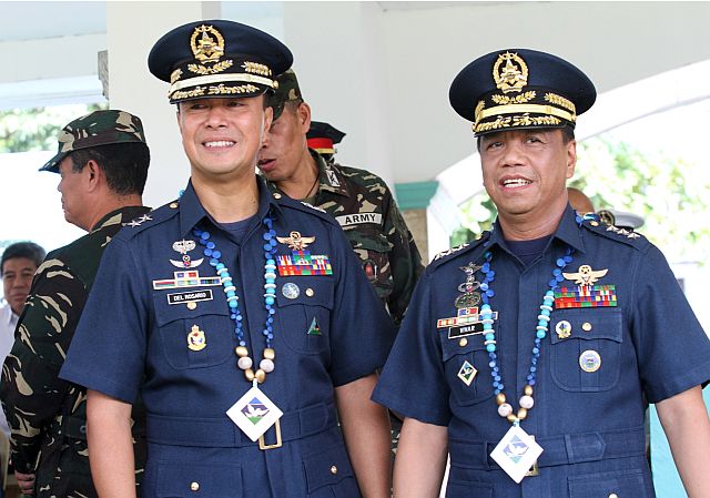 Newly installed Central Command chief Maj. Gen. Raul del Rosario (left) shares a light moment with his predecessor Lt. Gen. Nicanor Vivar as they await the arrival of AFP Chief of Staff Gen. Ricardo Visaya for the turn over of command ceremony at Camp Lapu-Lapu, Cebu City. (CDN PHOTO/JUNJIE MENDOZA)