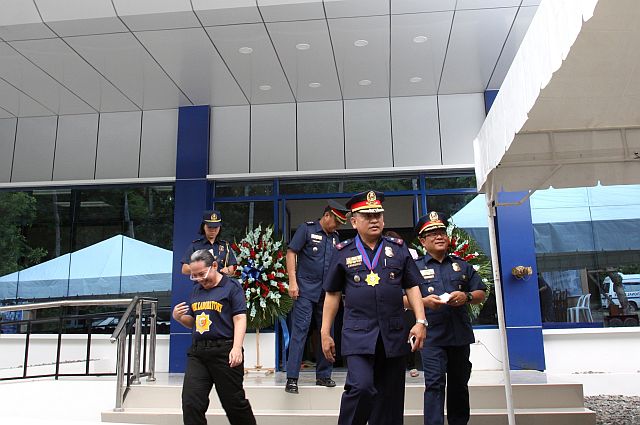  Police Chief Supt. Augusto Marquez Jr. (second from right) with Chief Supt. Emmanuel Aranas (right) attend the blessing and inauguration of the “mega” police crime laboratory building in Sudlon, Barangay Lahug. (CDN PHOTO/JUNJIE MENDOZA)