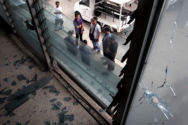  The gunman who strafed the  Danao City Police Office has left the city. Police Chief Senior Insp. Alejandro Batobalonos  said he was part of Alvaro “Barok” Alvaro’s group.  (CDN PHOTO/TONEE DESPOJO)