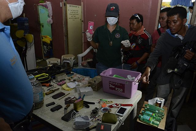 Prohibited items such as mobile phones are uncovered  at the upper level  rooms of the male dormitory of the Cebu City jail during a greyhound operation at dawn saturday. (CDN PHOTO/CHRISTIAN MANINGO)