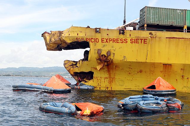 COLLITION/AUGUST 17,2013: No signs of lives at these liferaft the morning after the collition between passenger vessel St Thomas Aquinas against cargo ship Sulpicio Express Siete near the port of Cebu.(CDN PHOTO/TONEE DESPOJO)
