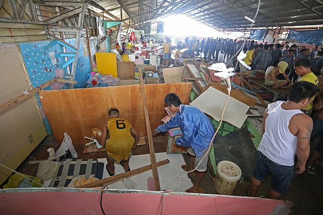 Inmates dismantle their ‘kubols’ or private rooms and take out their TV sets and refrigerators as ordered by City Jail Warden Jessie Calumpang. (CDN Photo/Lito Tecson)