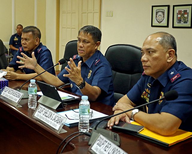 CHIEF Supt. Nestor Bergonia, head of Camp Crame’s National Operations Center, answers media questions on the Philippine National Police’s anti-drug campaign. He is flanked to his left by  Chief Supt. Noli Taliño, Police Regional Office-Central Visayas (PRO-7) director, and to his right by Chief Supt. Sheldon Jacaban, PRO-7 acting deputy regional director for administration. (CDN PHOTO/LITO TECSON)