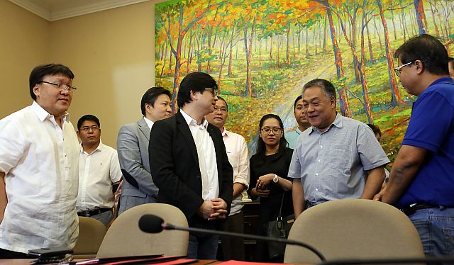 In this Oct. 7, 2015 file photo, Cebu Gov. Hilario Davide III (second from right) talks with Michael Dino (second from left), then an official of 5th Avenue Property Development Corp., after the signing of the Build Transfer Operate agreement for the Ciudad project at the governor’s conference room.