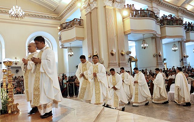 Twelve new priests were ordained yesterday at the Cebu Metropolitan Cathedral. In his message to the clergy, Cebu Archbishop Jose Palma said priests should not be afraid to stand by the teachings of the Church as the country faces several moral and social issues. (CDN PHOTO/JUNJIE MENDOZA)