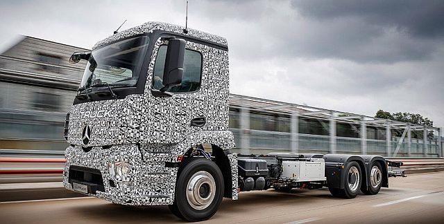 The Mercedes-Benz eTruck is the first electric “big rig” concept for the road.  (motiocars.inquirer.net)