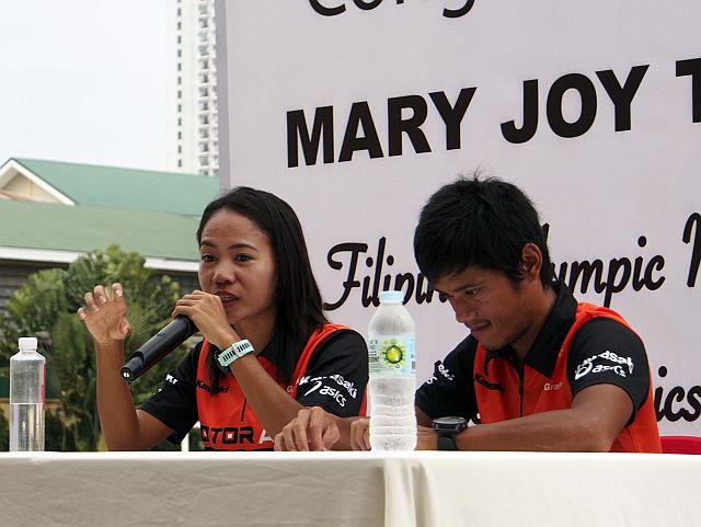Mary Joy Tabal, with her trainer John Philip Dueñas, talks about her plans for the 2020 Tokyo Olympics in a press briefing yesterday atthe  Cebu City Sports Center. (CDN PHOTO/CHRISTIAN MANINGO)