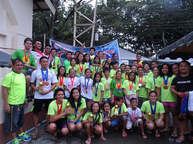 The Cebu Blue Marlins show off the medals they won in the Silliman University Founder’s Day Novice and Competitive Swimfest in Dumaguete City (CONTRIBUTED).