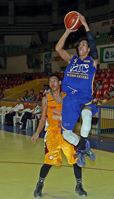 Garciano Puerto Jr. of UC puts up a shot against against a CIT-U defender in a Cesafi men’s basketball game last week at the Cebu Coliseum. (CDN PHOTO/LITO TECSON)