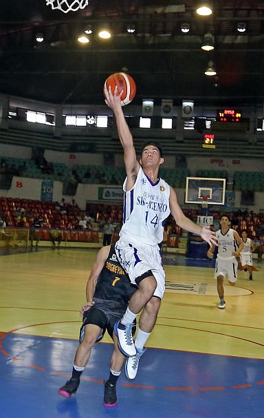 Andrew Velasco of Ateneo de Cebu cruises to the basket in the team’s previous game against Don Bosco last Saturday. (CDN PHOTO/LITO TECSON)