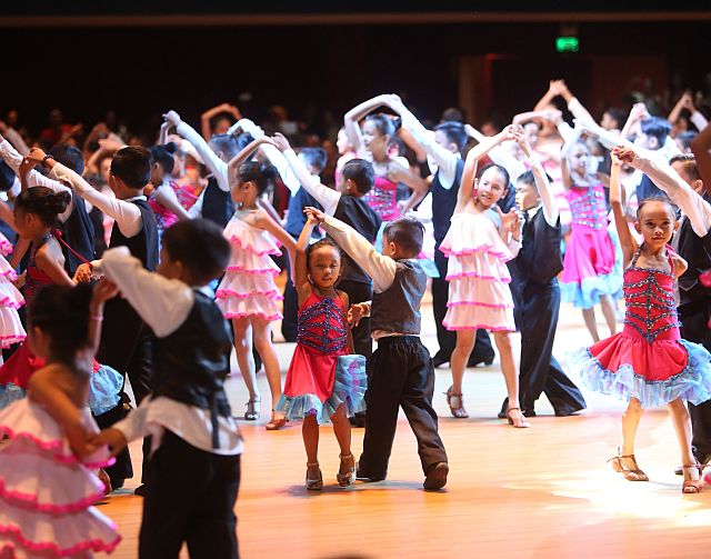  children dancers also performed during last Saturday’s competition (CDN PHOTO/LITO TECSON).