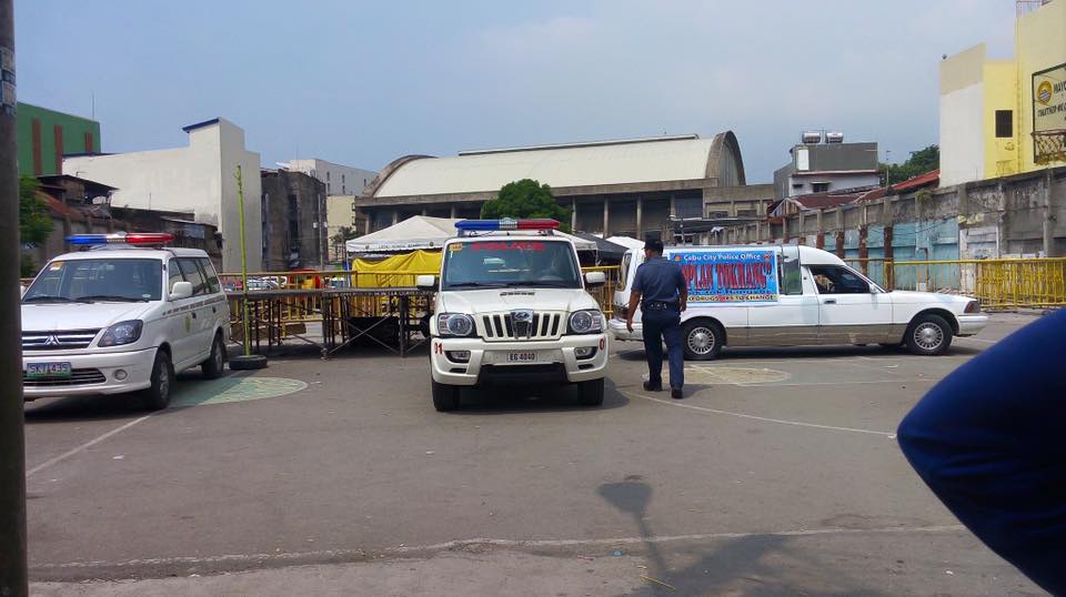 Two police cars and a hearse used for 'Oplan Bandilyo' in Barangay Kamagayan, Cebu City (CDN PHOTO/MICHELLE PADAYHAG)