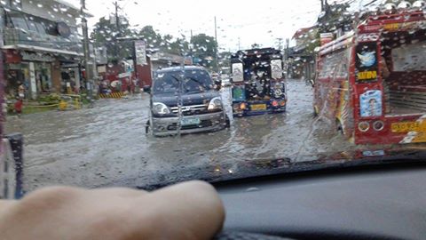 Floods experienced in some areas of southern Cebu due to rains due to thunderstorm activity. (Photo via Aji Nomoto and posted by Cebu Flash Report Facebook page)