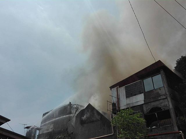 Fire hit Lucio Drive, Barangay Calamba, Cebu City Friday morning. (CDN PHOTO/MICHAELA DOLORES)