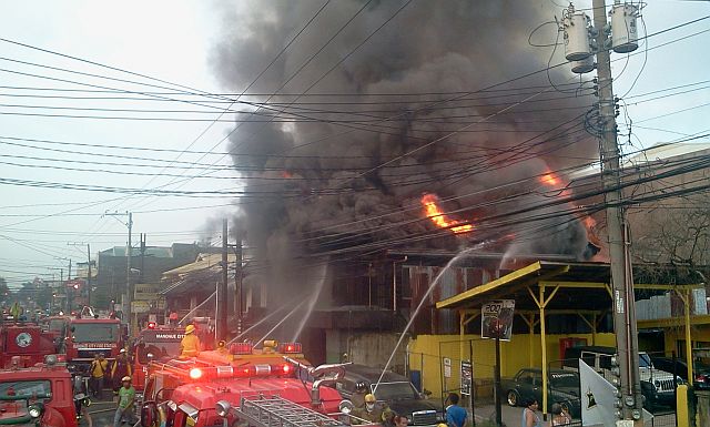 Three persons were trapped inside the burning  Ouano residence . The fire spread quickly and razed four other houses in Barangay Ibabao-Estancia, Mandaue City). (CDN PHOTO/NORMAN MENDOZA)
